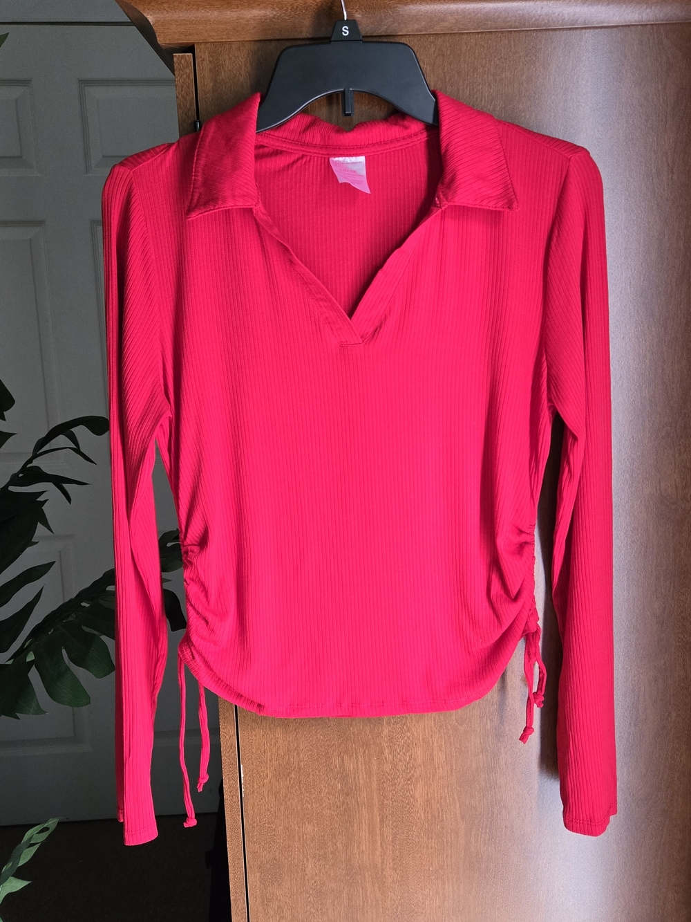 Time and Tru Red Hot Ribbed V-Neck Long Sleeve Top